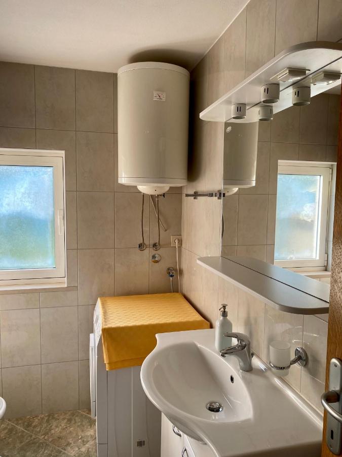Apartmani Luka Zrnovo Exterior photo